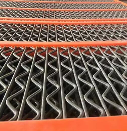 Triangle Hole-Self-cleaning Mesh