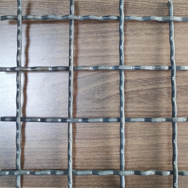 Double intermediate crimp screen