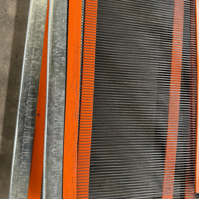 Linear Hole-Self-cleaning Screen